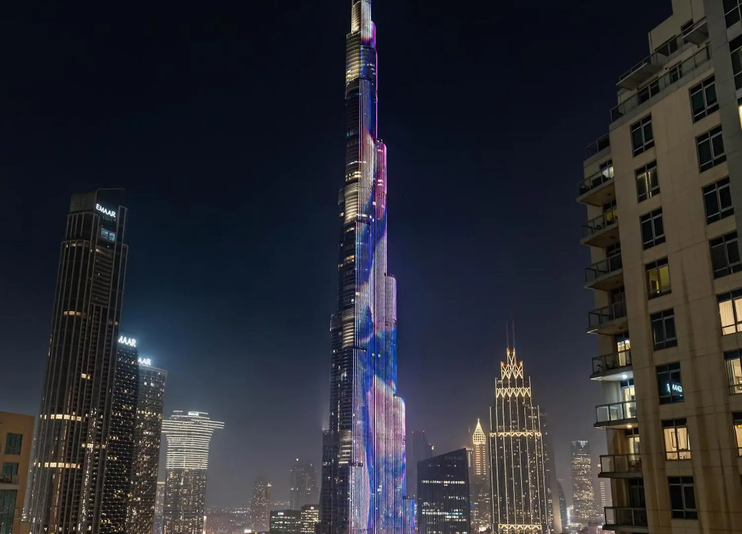 Luxe 4 Bedroom Apartment I Burj Khalifa & Fountain Views I Free Gym, Pool, Parking, Wi-Fi And Ps5 I By Skyline Serenity Dubai