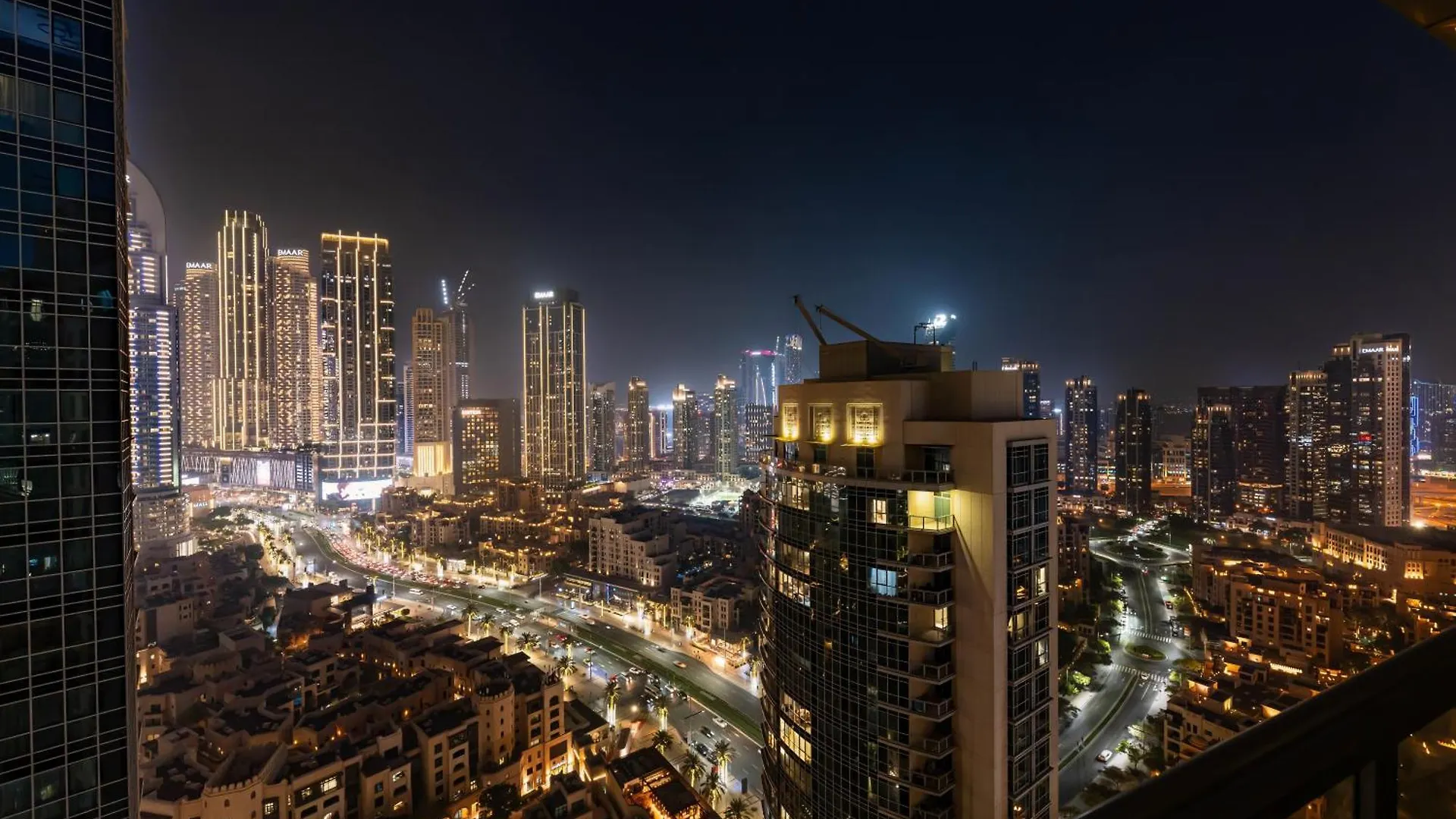 Luxe 4 Bedroom Apartment I Burj Khalifa & Fountain Views I Free Gym, Pool, Parking, Wi-Fi And Ps5 I By Skyline Serenity Dubai