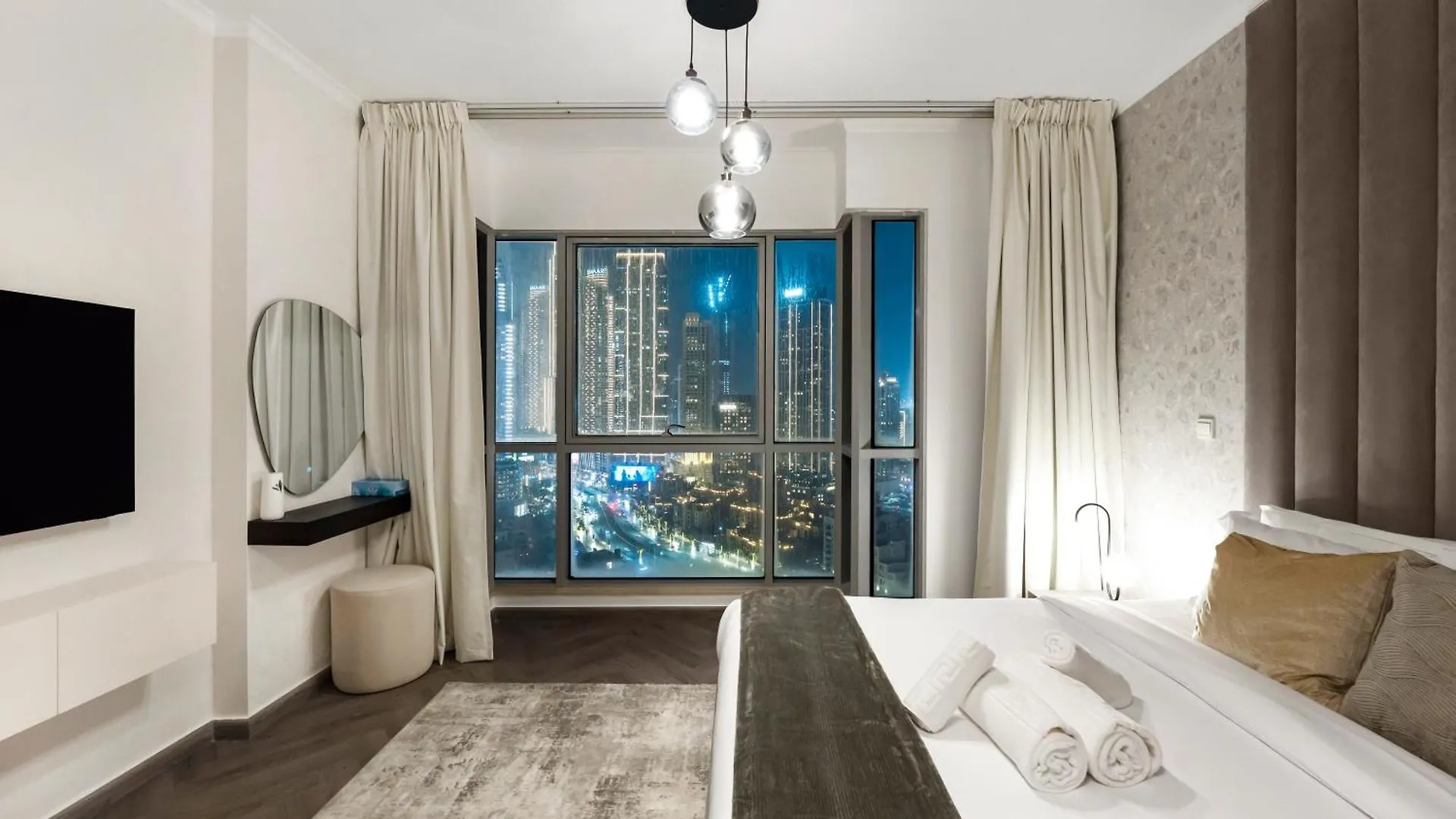 Luxe 4 Bedroom Apartment I Burj Khalifa & Fountain Views I Free Gym, Pool, Parking, Wi-Fi And Ps5 I By Skyline Serenity Dubai United Arab Emirates