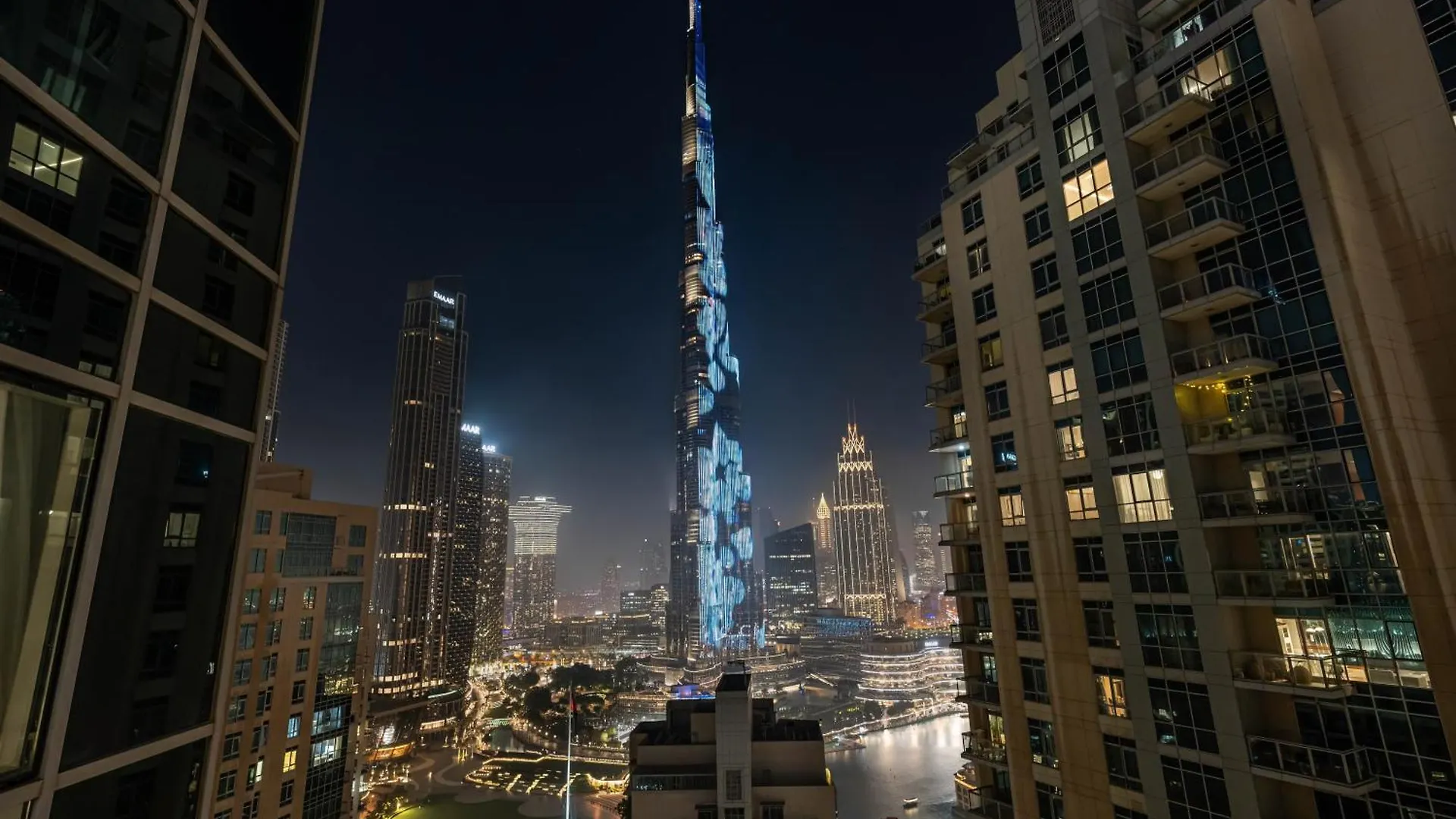 Luxe 4 Bedroom Apartment I Burj Khalifa & Fountain Views I Free Gym, Pool, Parking, Wi-Fi And Ps5 I By Skyline Serenity Dubai