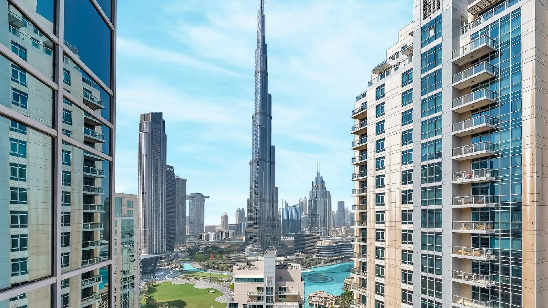 Luxe 4 Bedroom Apartment I Burj Khalifa & Fountain Views I Free Gym, Pool, Parking, Wi-Fi And Ps5 I By Skyline Serenity Dubai