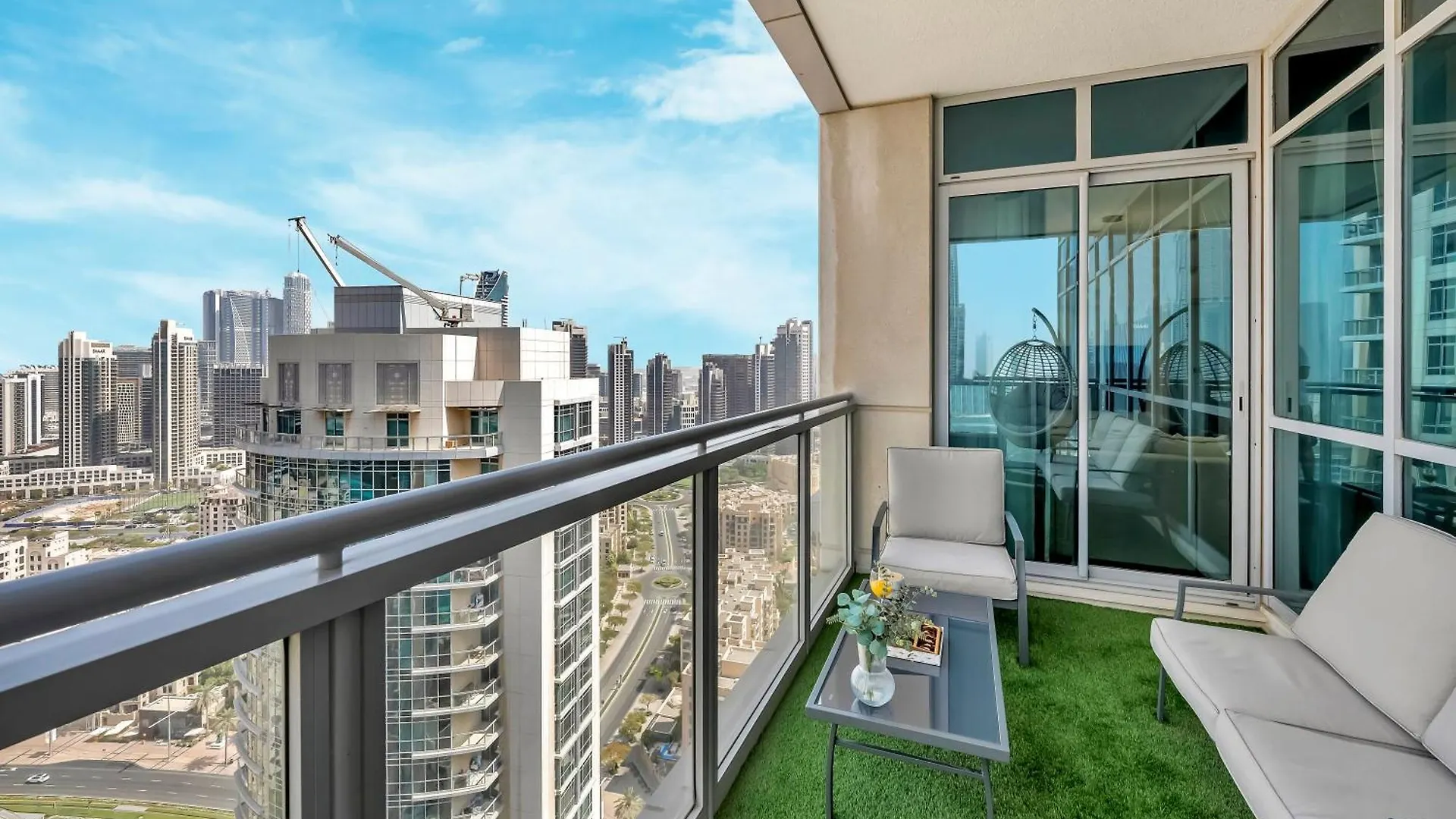 Luxe 4 Bedroom Apartment I Burj Khalifa & Fountain Views I Free Gym, Pool, Parking, Wi-Fi And Ps5 I By Skyline Serenity Dubai