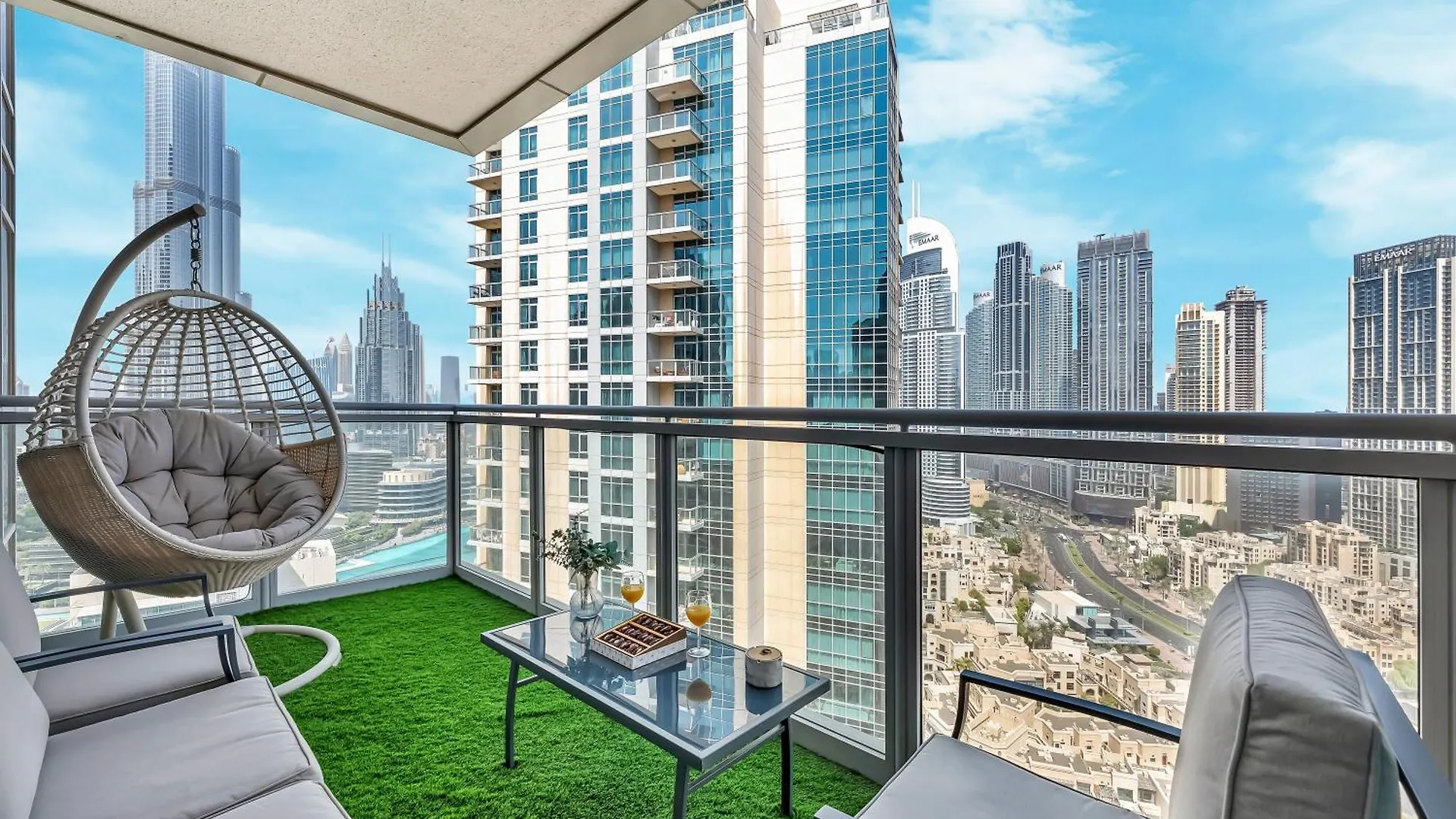 Luxe 4 Bedroom Apartment I Burj Khalifa & Fountain Views I Free Gym, Pool, Parking, Wi-Fi And Ps5 I By Skyline Serenity Dubai