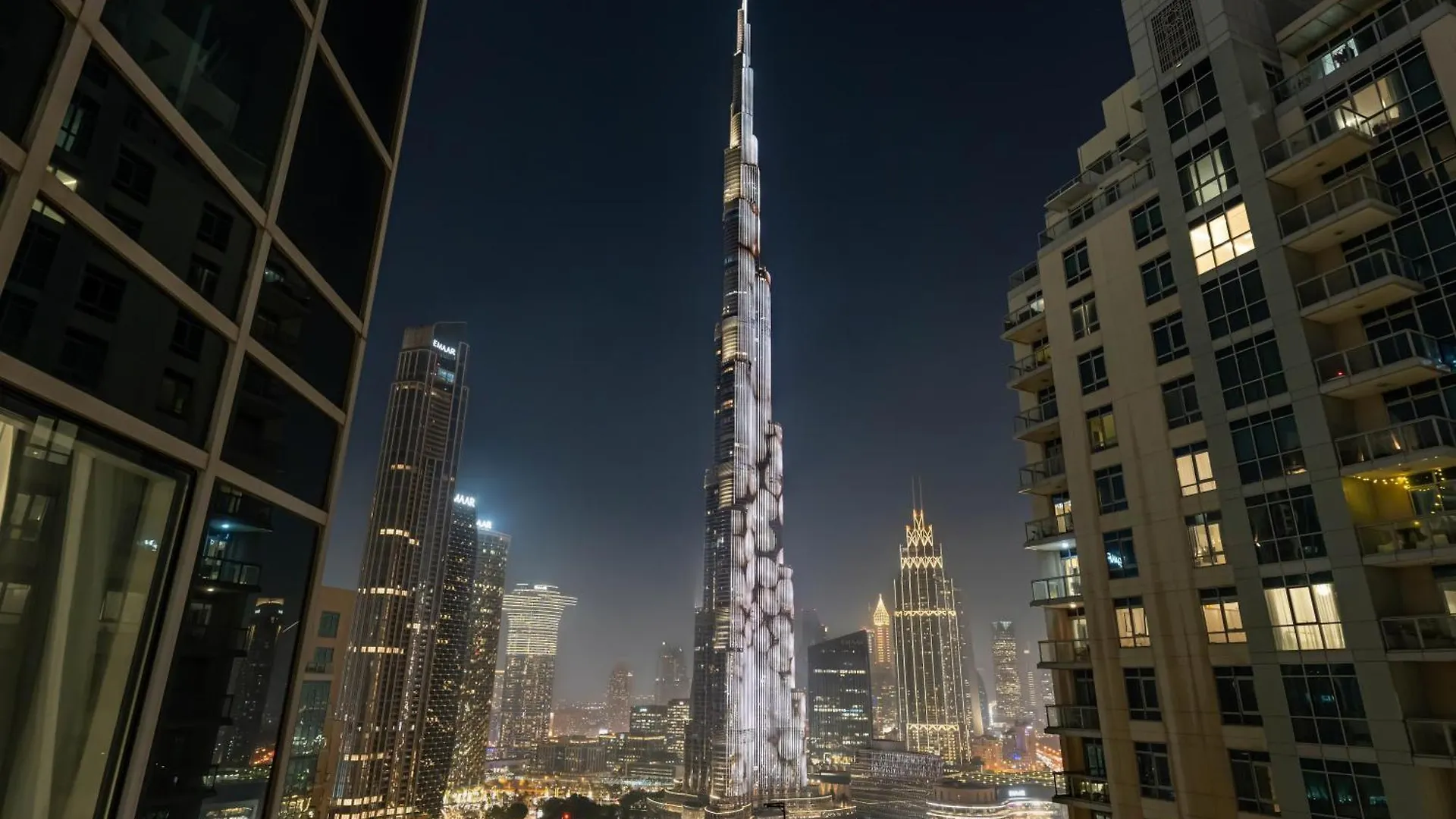Luxe 4 Bedroom Apartment I Burj Khalifa & Fountain Views I Free Gym, Pool, Parking, Wi-Fi And Ps5 I By Skyline Serenity Dubai