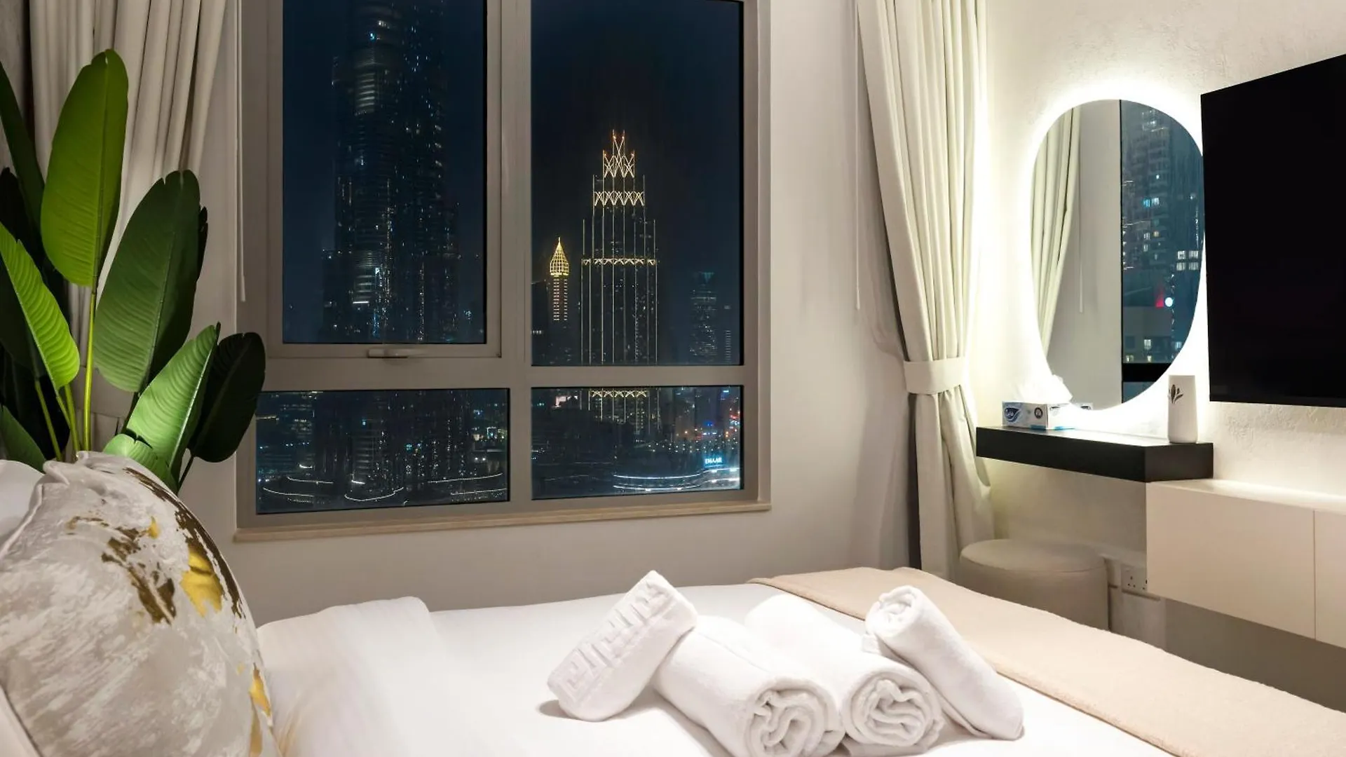 Luxe 4 Bedroom Apartment I Burj Khalifa & Fountain Views I Free Gym, Pool, Parking, Wi-Fi And Ps5 I By Skyline Serenity Dubai