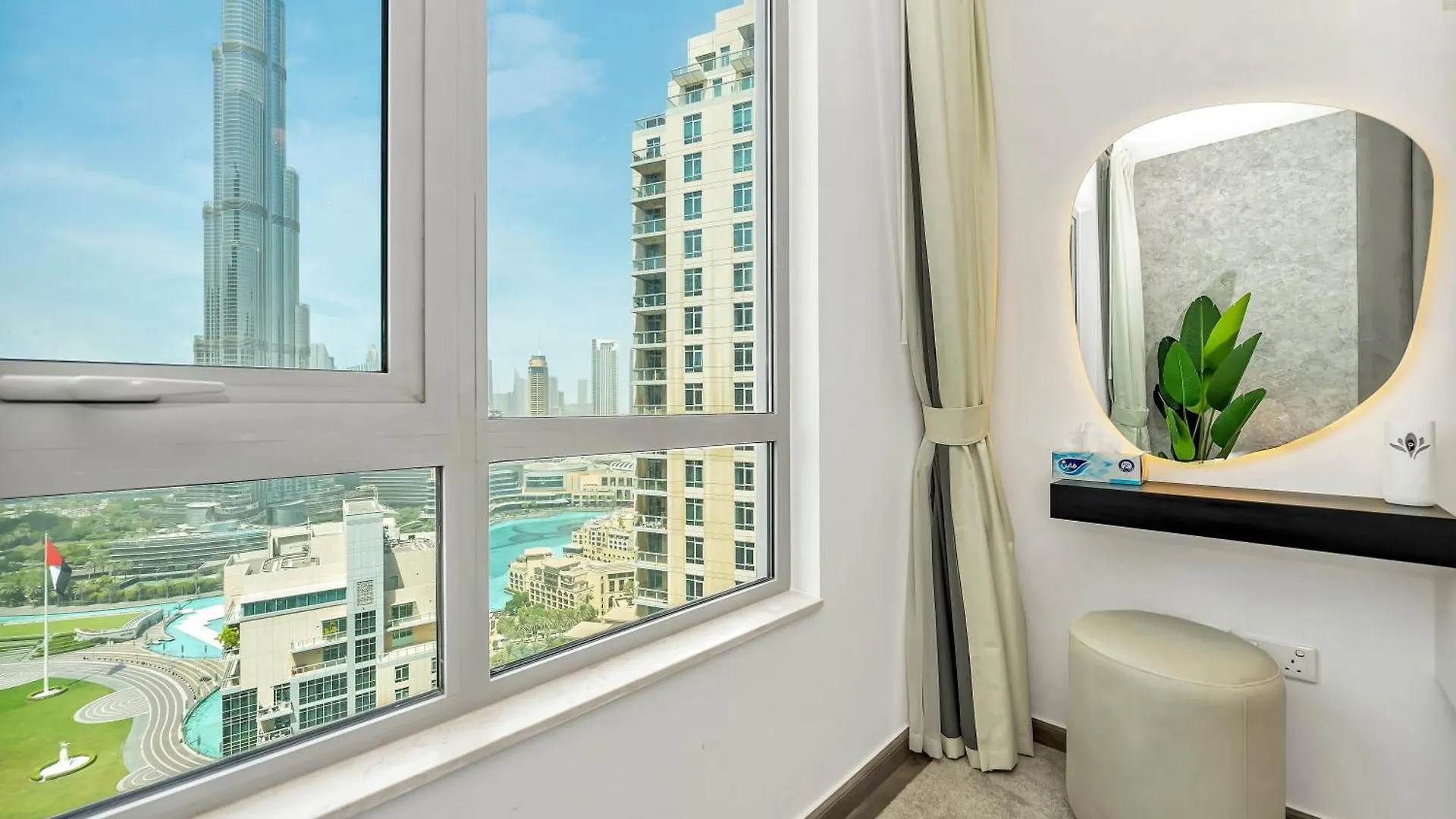 Luxe 4 Bedroom Apartment I Burj Khalifa & Fountain Views I Free Gym, Pool, Parking, Wi-Fi And Ps5 I By Skyline Serenity Dubai