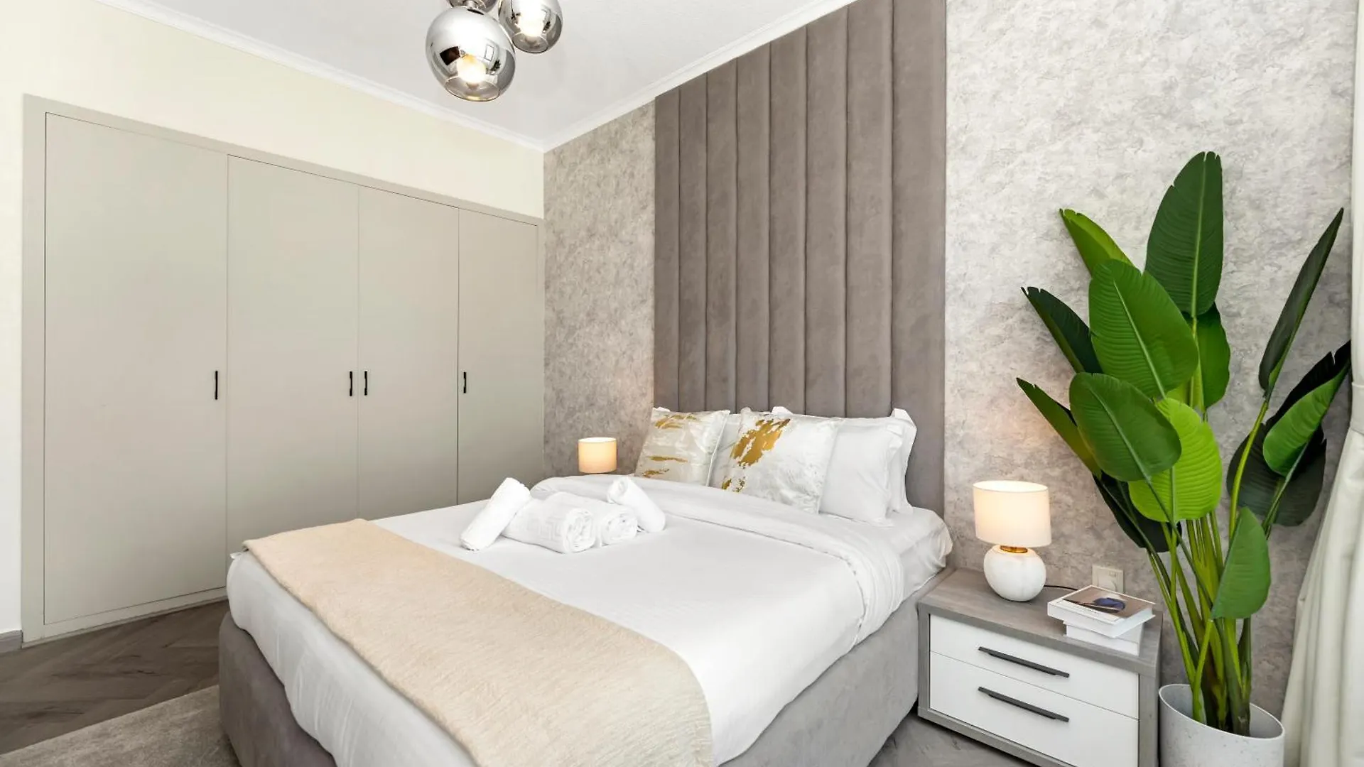 Luxe 4 Bedroom Apartment I Burj Khalifa & Fountain Views I Free Gym, Pool, Parking, Wi-Fi And Ps5 I By Skyline Serenity Dubai 0*,  United Arab Emirates