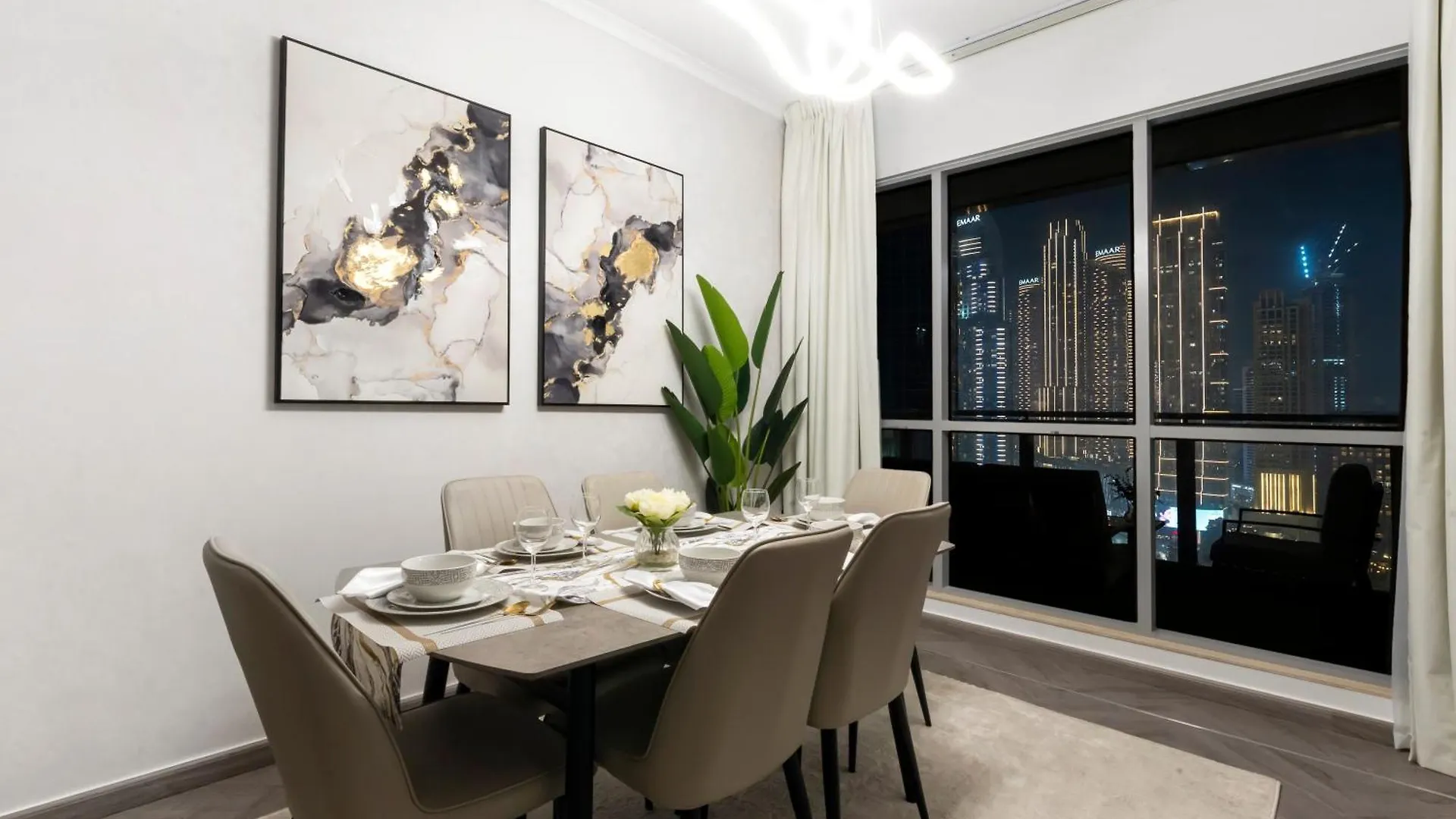 Luxe 4 Bedroom Apartment I Burj Khalifa & Fountain Views I Free Gym, Pool, Parking, Wi-Fi And Ps5 I By Skyline Serenity Dubai 0*,  United Arab Emirates