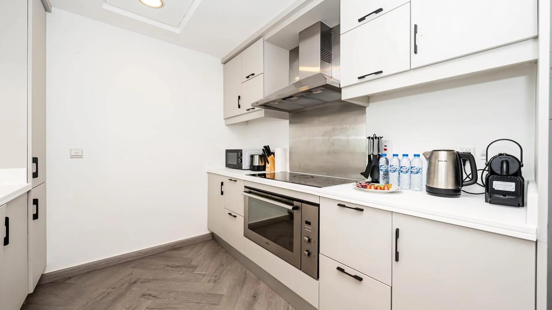 Luxe 4 Bedroom Apartment I Burj Khalifa & Fountain Views I Free Gym, Pool, Parking, Wi-Fi And Ps5 I By Skyline Serenity Dubai