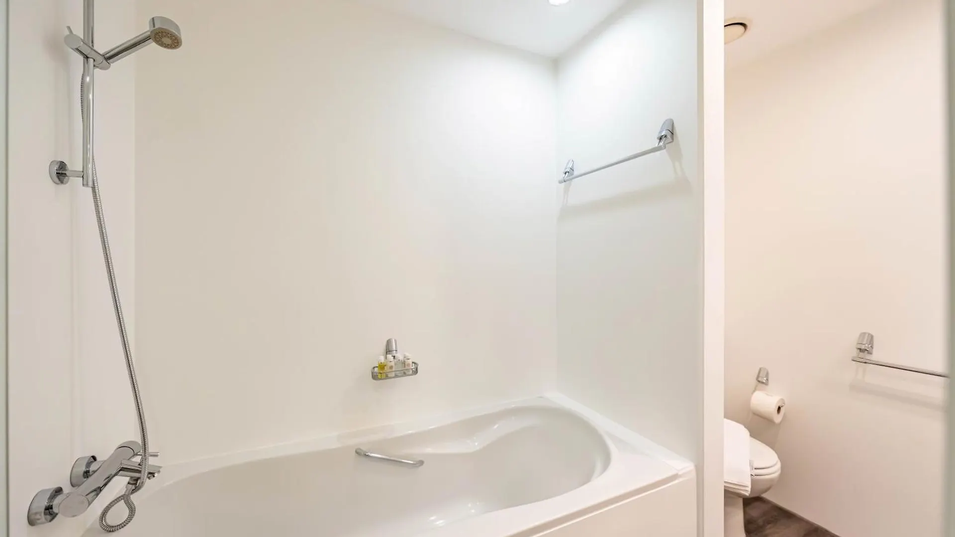Luxe 4 Bedroom Apartment I Burj Khalifa & Fountain Views I Free Gym, Pool, Parking, Wi-Fi And Ps5 I By Skyline Serenity Dubai United Arab Emirates